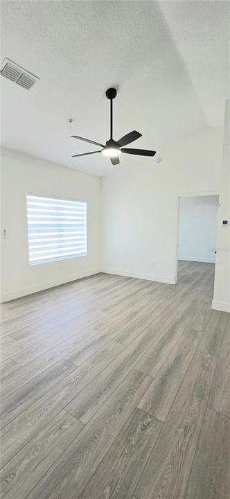 Active With Contract: $263,500 (2 beds, 2 baths, 986 Square Feet)