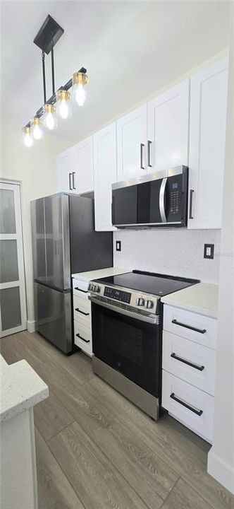 Active With Contract: $263,500 (2 beds, 2 baths, 986 Square Feet)