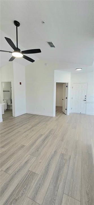 Active With Contract: $263,500 (2 beds, 2 baths, 986 Square Feet)
