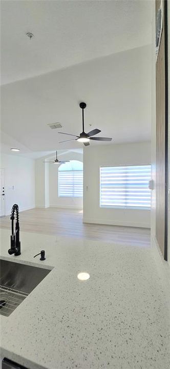 Active With Contract: $263,500 (2 beds, 2 baths, 986 Square Feet)