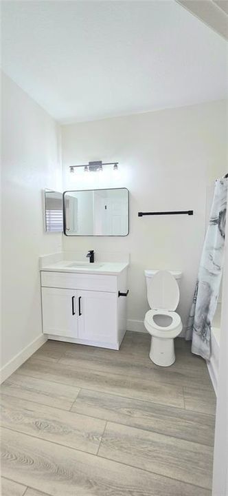 Active With Contract: $263,500 (2 beds, 2 baths, 986 Square Feet)