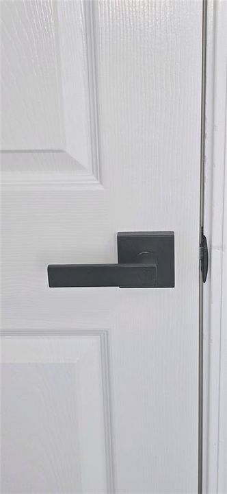 Active With Contract: $263,500 (2 beds, 2 baths, 986 Square Feet)