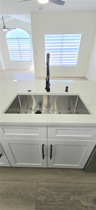 Active With Contract: $263,500 (2 beds, 2 baths, 986 Square Feet)