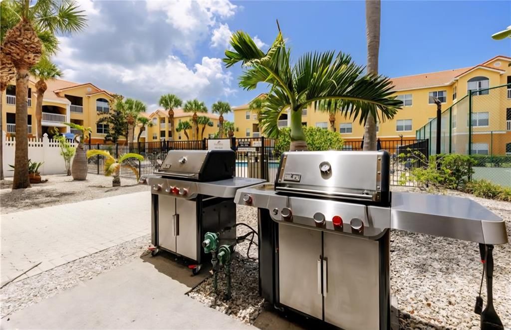 Active With Contract: $263,500 (2 beds, 2 baths, 986 Square Feet)