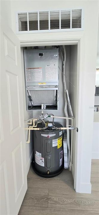 Active With Contract: $263,500 (2 beds, 2 baths, 986 Square Feet)