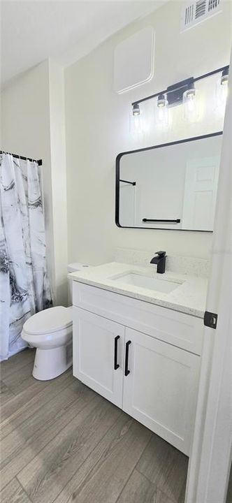 Active With Contract: $263,500 (2 beds, 2 baths, 986 Square Feet)