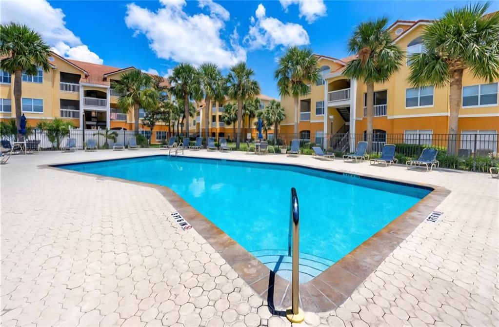 Active With Contract: $263,500 (2 beds, 2 baths, 986 Square Feet)