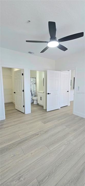 Active With Contract: $263,500 (2 beds, 2 baths, 986 Square Feet)
