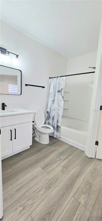 Active With Contract: $263,500 (2 beds, 2 baths, 986 Square Feet)