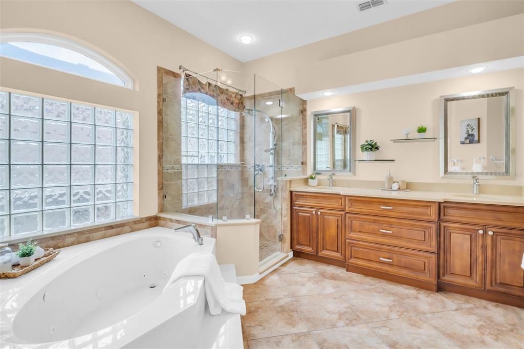 Под контрактом: $675,000 (4 спален, 3 ванн, 2663 Квадратных фут)