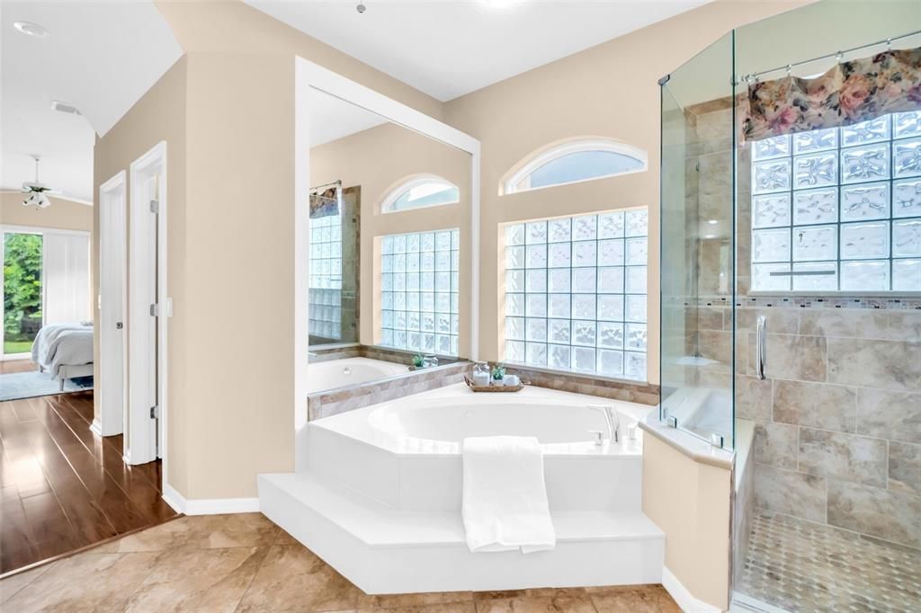 Под контрактом: $675,000 (4 спален, 3 ванн, 2663 Квадратных фут)