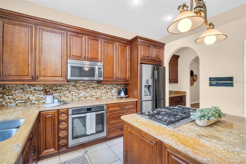 Под контрактом: $675,000 (4 спален, 3 ванн, 2663 Квадратных фут)