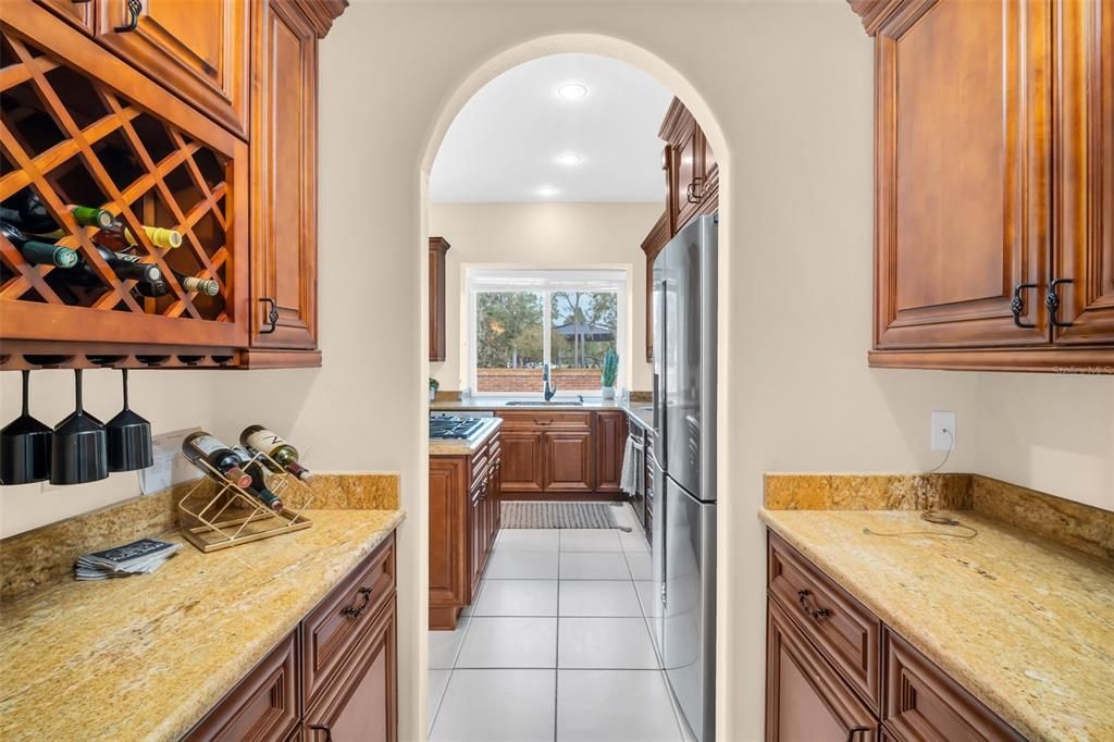 Под контрактом: $675,000 (4 спален, 3 ванн, 2663 Квадратных фут)