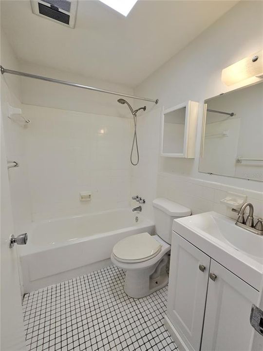 В аренду: $1,200 (1 спален, 1 ванн, 585 Квадратных фут)