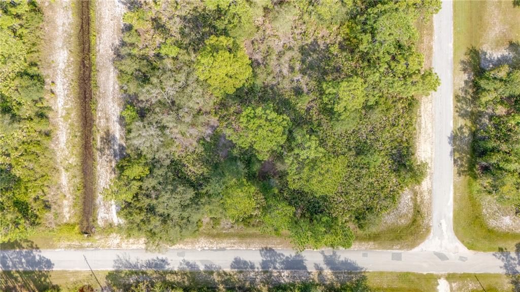 На продажу: $28,000 (0.55 acres)