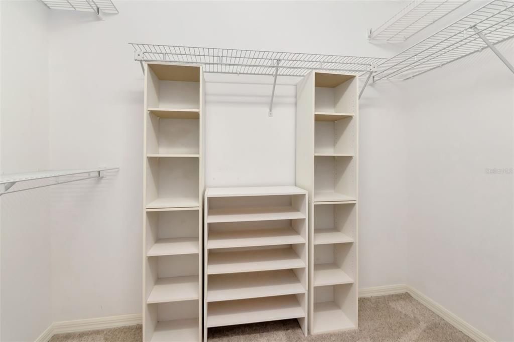 合同活跃: $770,000 (4 贝兹, 2 浴室, 2412 平方英尺)