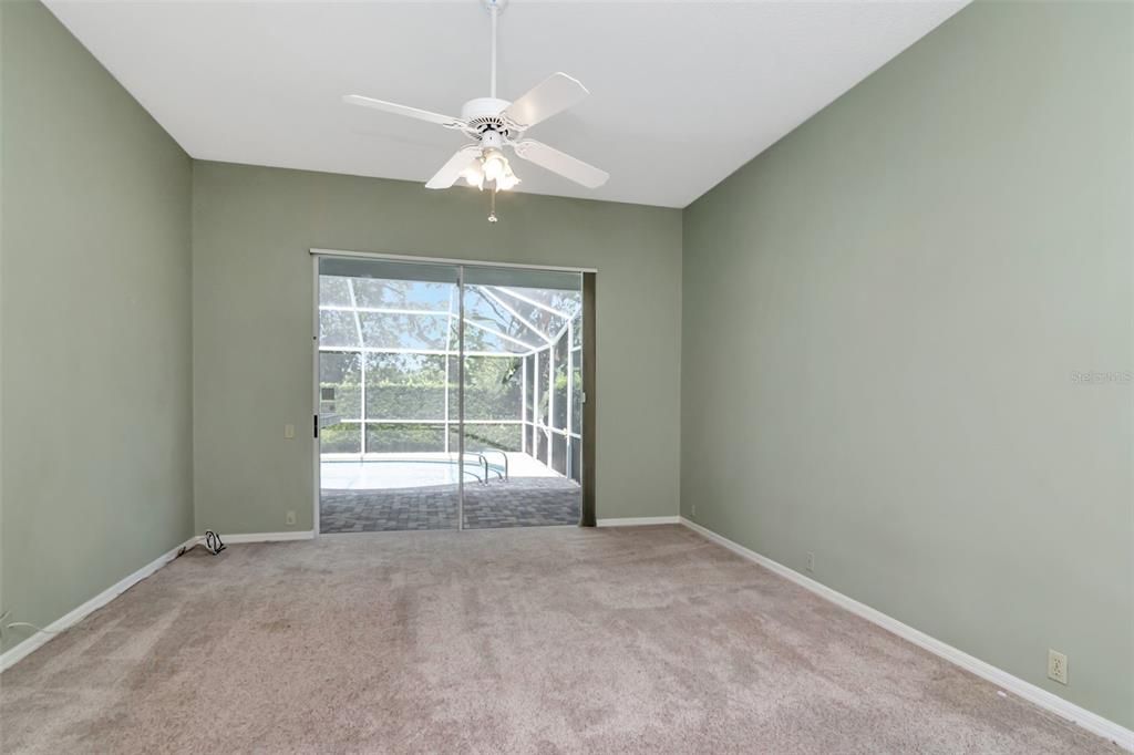 合同活跃: $770,000 (4 贝兹, 2 浴室, 2412 平方英尺)