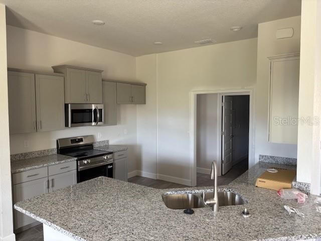 En Venta: $382,250 (4 camas, 3 baños, 2265 Pies cuadrados)