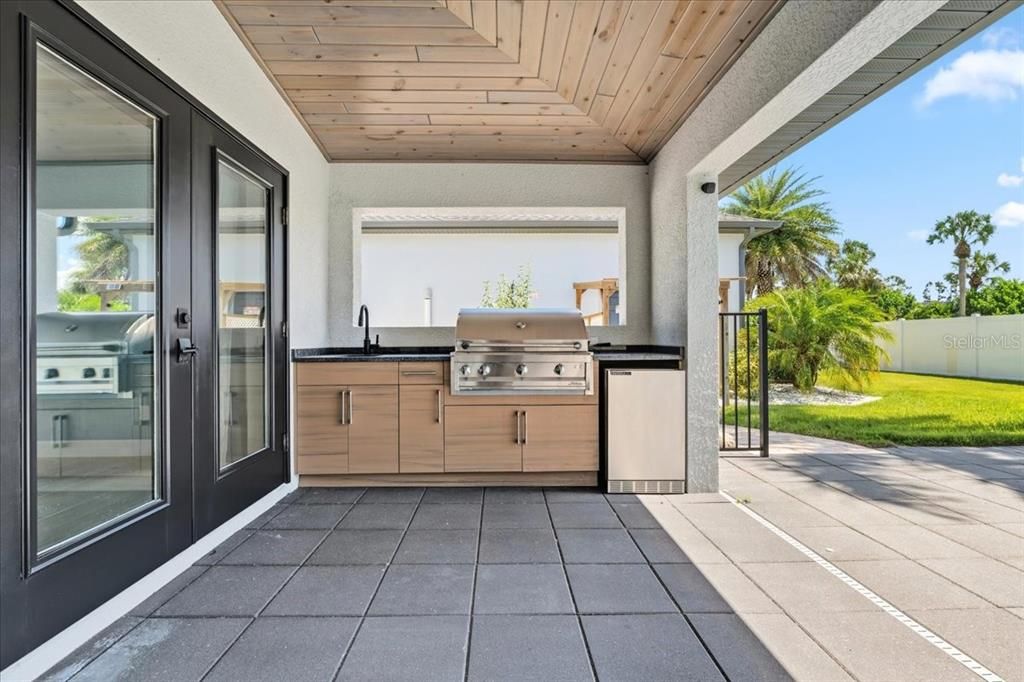 For Sale: $899,000 (3 beds, 2 baths, 2286 Square Feet)