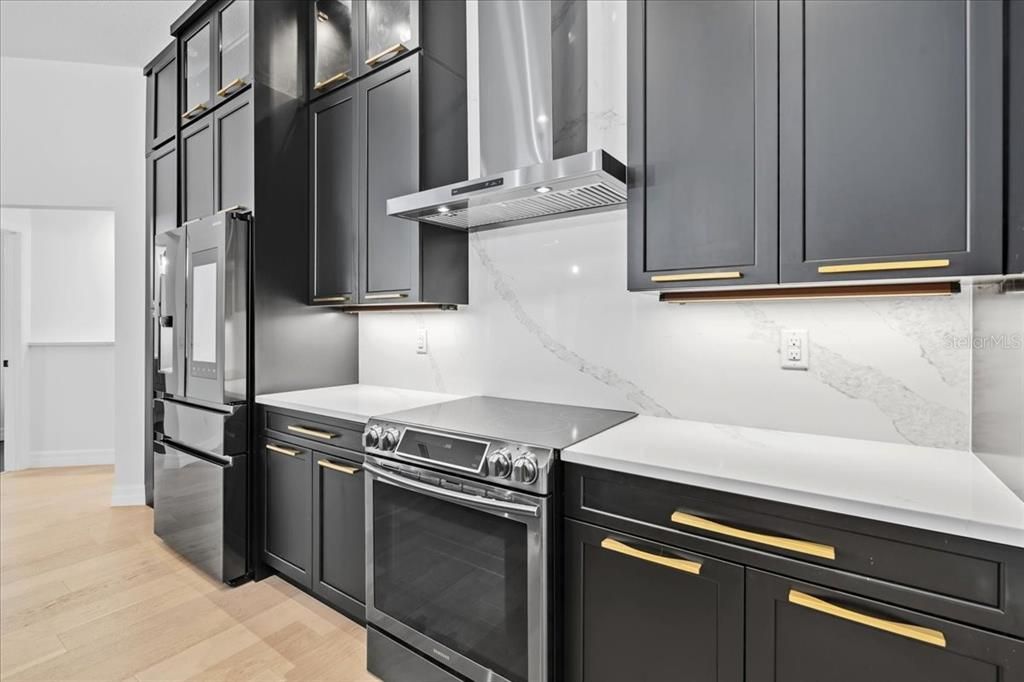 For Sale: $899,000 (3 beds, 2 baths, 2286 Square Feet)