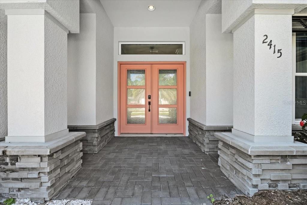 For Sale: $899,000 (3 beds, 2 baths, 2286 Square Feet)