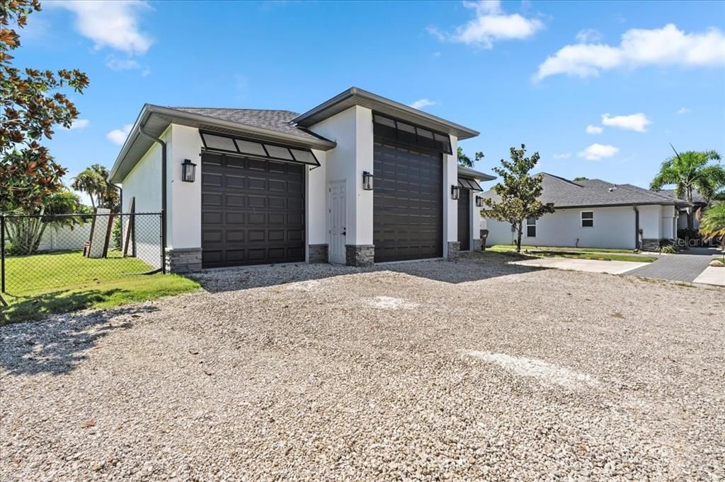 For Sale: $899,000 (3 beds, 2 baths, 2286 Square Feet)