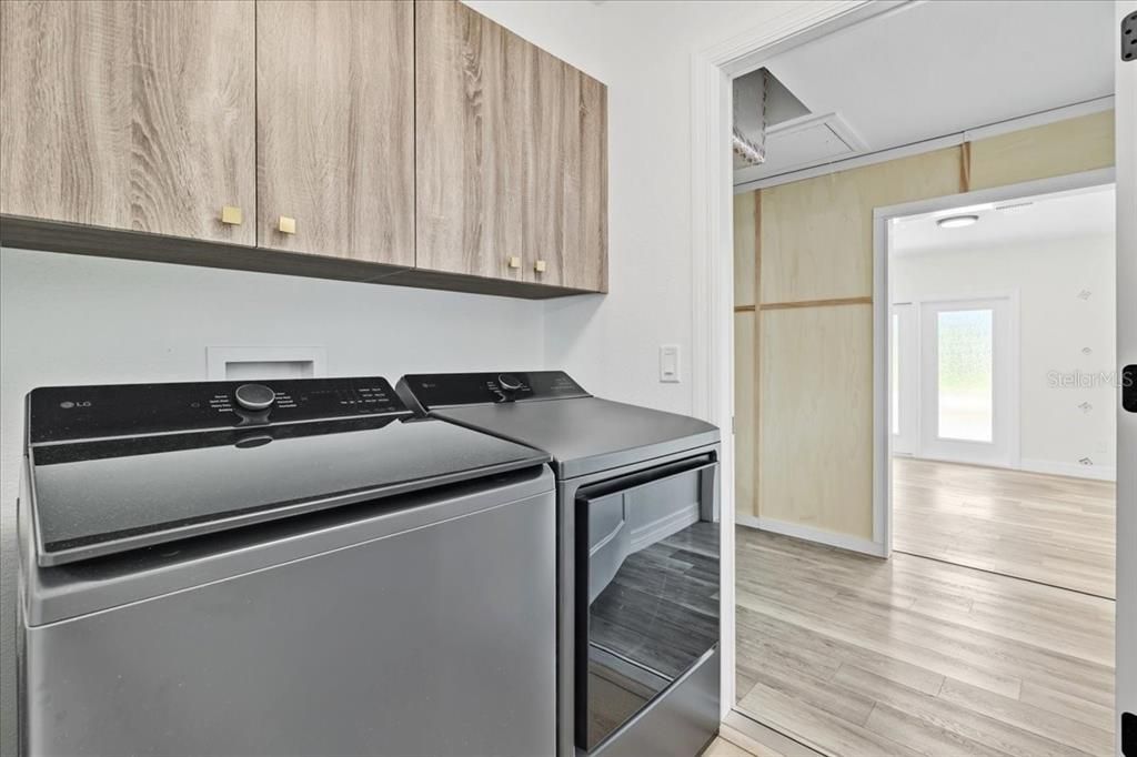 For Sale: $899,000 (3 beds, 2 baths, 2286 Square Feet)