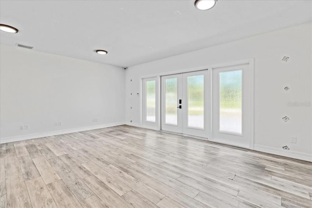 For Sale: $899,000 (3 beds, 2 baths, 2286 Square Feet)