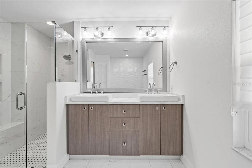 For Sale: $899,000 (3 beds, 2 baths, 2286 Square Feet)