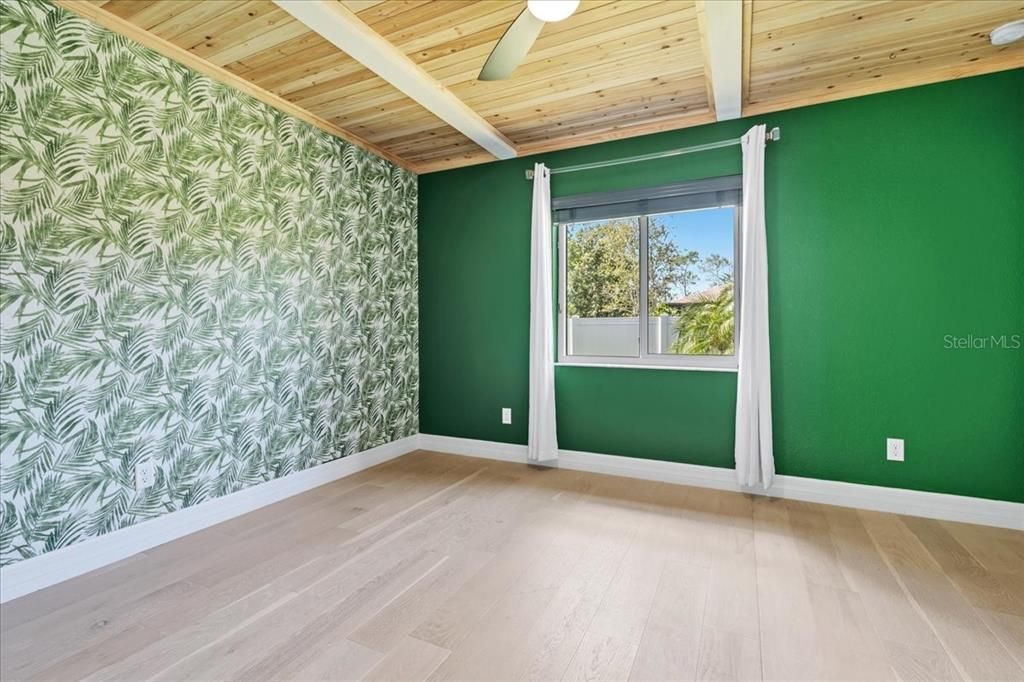 For Sale: $899,000 (3 beds, 2 baths, 2286 Square Feet)