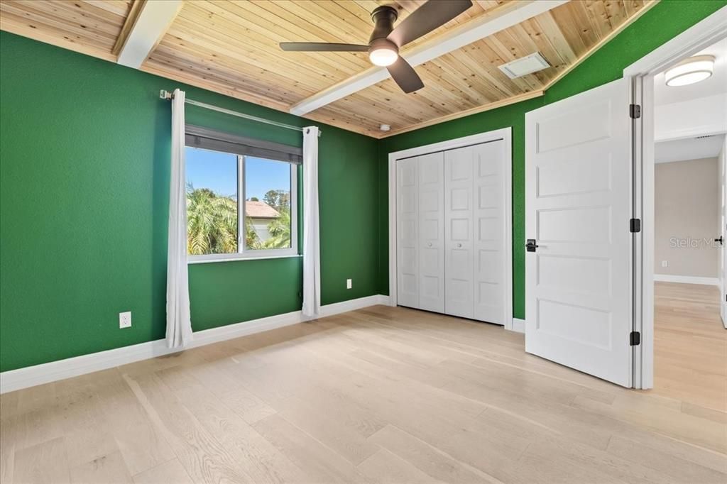 For Sale: $899,000 (3 beds, 2 baths, 2286 Square Feet)