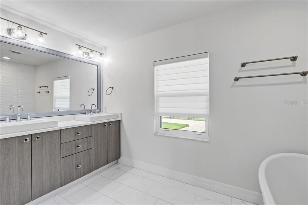 For Sale: $899,000 (3 beds, 2 baths, 2286 Square Feet)