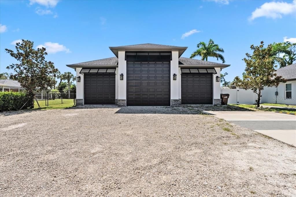 For Sale: $899,000 (3 beds, 2 baths, 2286 Square Feet)