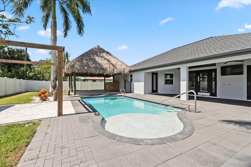 For Sale: $899,000 (3 beds, 2 baths, 2286 Square Feet)