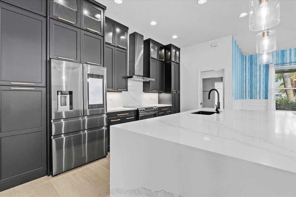 For Sale: $899,000 (3 beds, 2 baths, 2286 Square Feet)