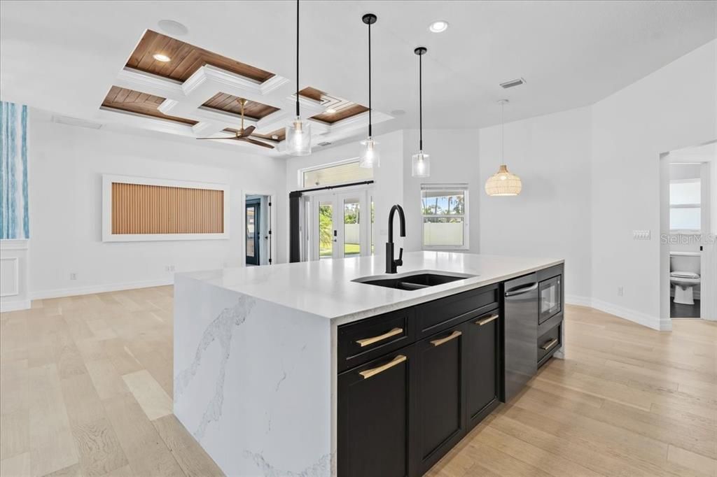 For Sale: $899,000 (3 beds, 2 baths, 2286 Square Feet)