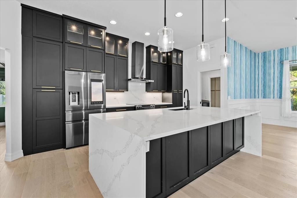 For Sale: $899,000 (3 beds, 2 baths, 2286 Square Feet)