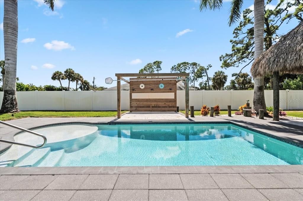 For Sale: $899,000 (3 beds, 2 baths, 2286 Square Feet)