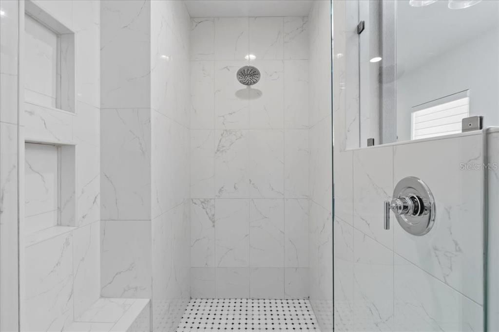 For Sale: $899,000 (3 beds, 2 baths, 2286 Square Feet)