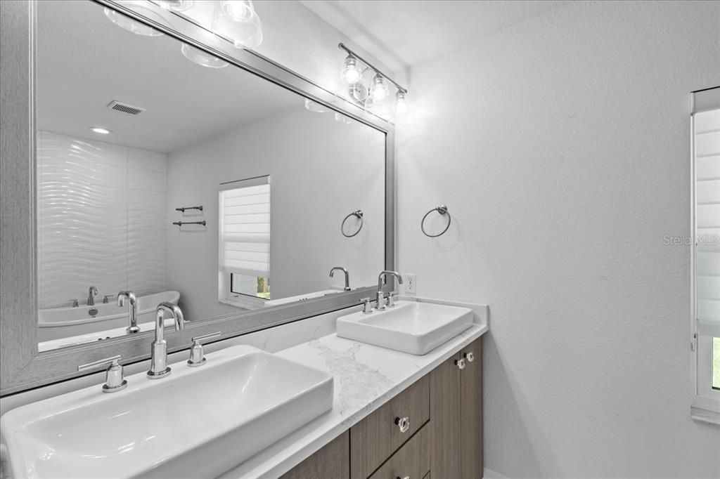 For Sale: $899,000 (3 beds, 2 baths, 2286 Square Feet)