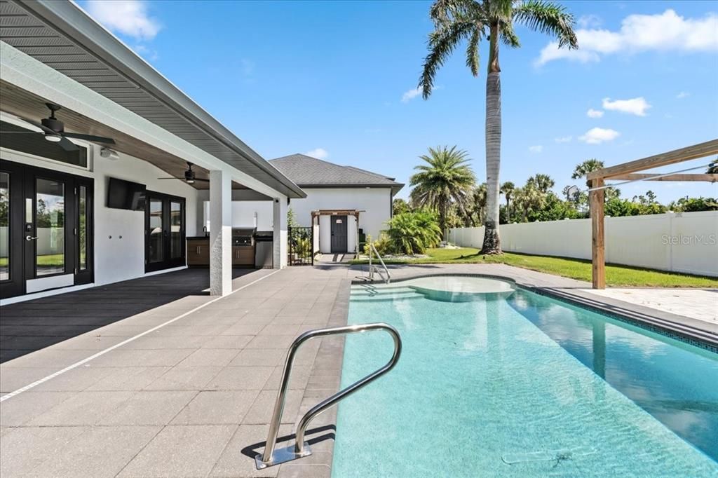 For Sale: $899,000 (3 beds, 2 baths, 2286 Square Feet)