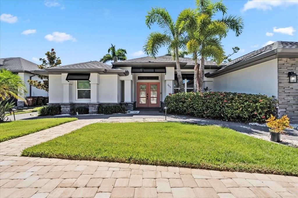 For Sale: $899,000 (3 beds, 2 baths, 2286 Square Feet)