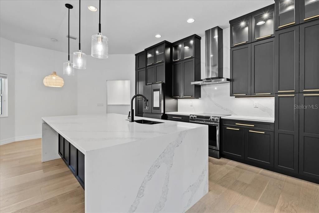 For Sale: $899,000 (3 beds, 2 baths, 2286 Square Feet)