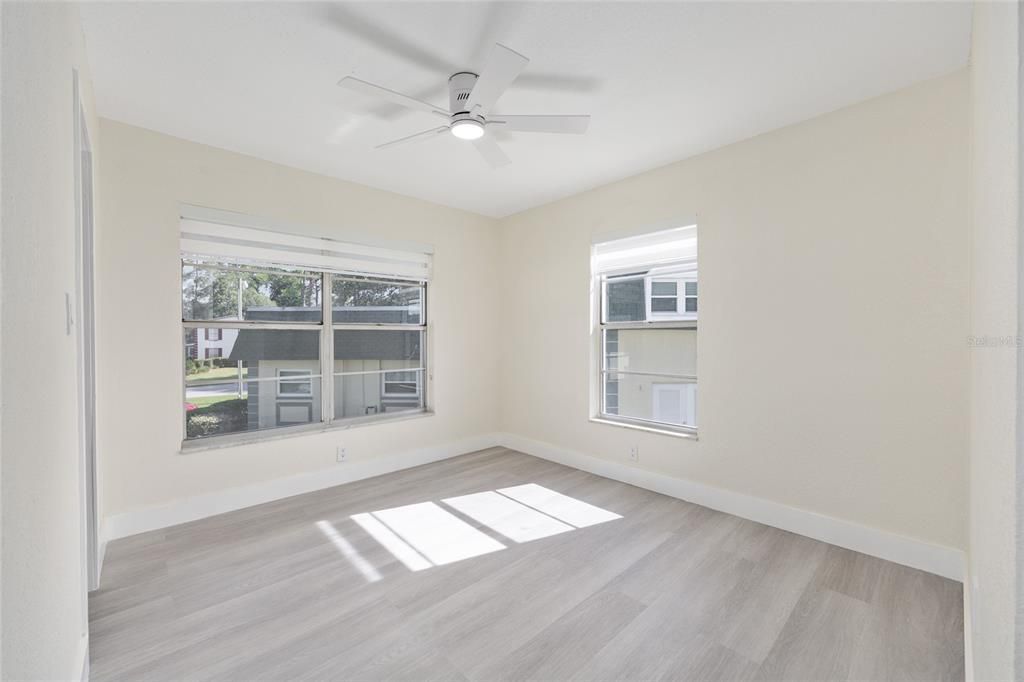 Active With Contract: $1,250 (2 beds, 1 baths, 891 Square Feet)