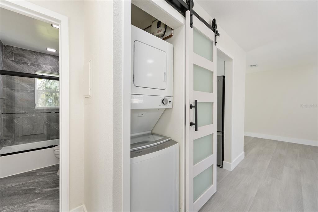 Active With Contract: $1,250 (2 beds, 1 baths, 891 Square Feet)