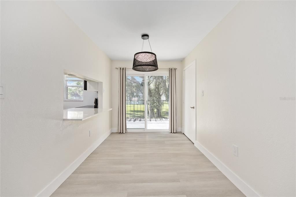 Active With Contract: $1,250 (2 beds, 1 baths, 891 Square Feet)