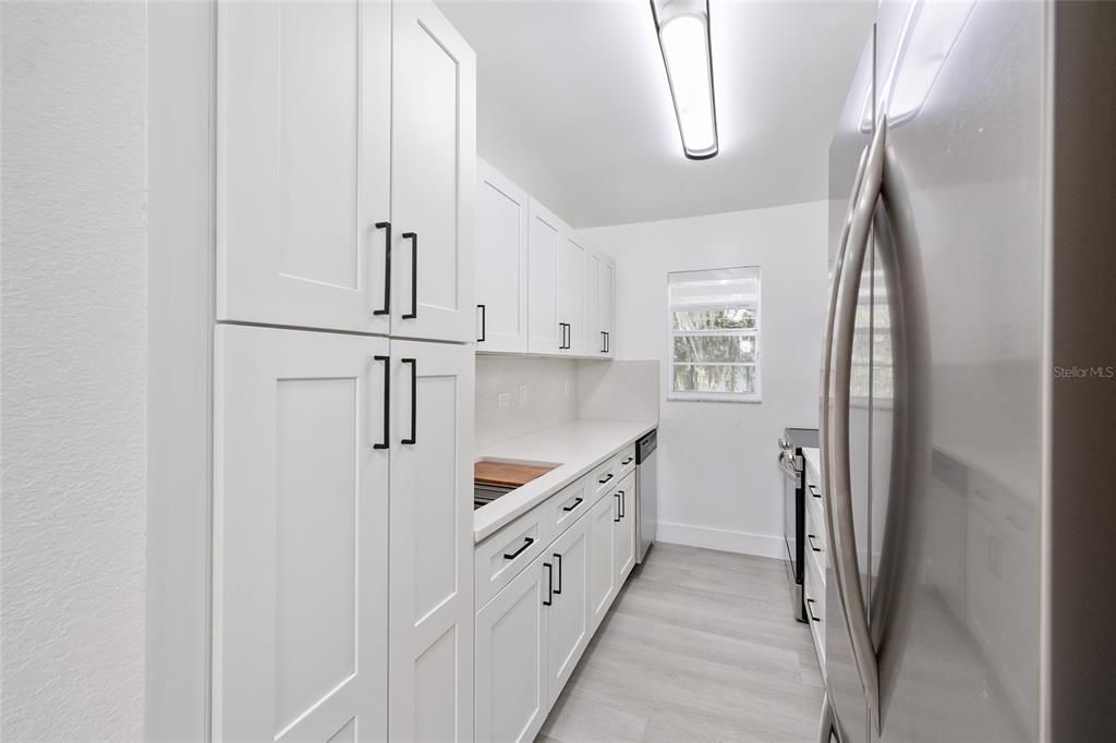 Active With Contract: $1,250 (2 beds, 1 baths, 891 Square Feet)