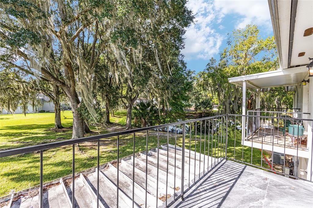 Active With Contract: $1,250 (2 beds, 1 baths, 891 Square Feet)