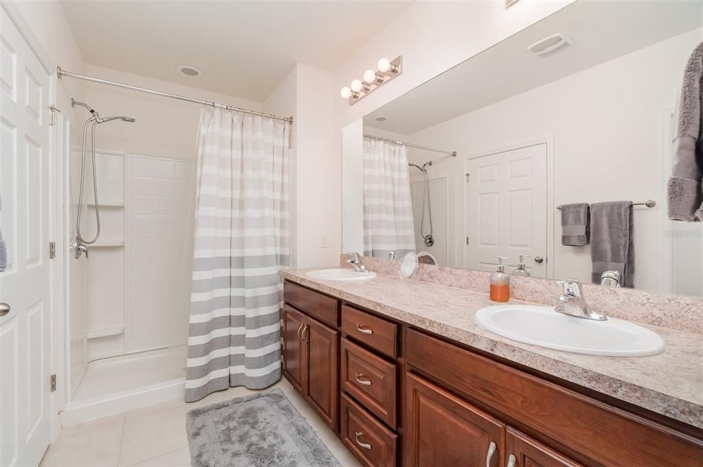 For Sale: $289,900 (3 beds, 2 baths, 1621 Square Feet)