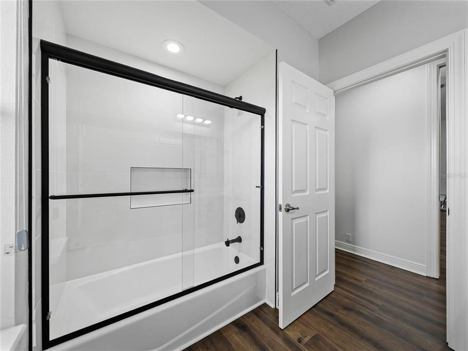 En Venta: $849,900 (3 camas, 3 baños, 2586 Pies cuadrados)